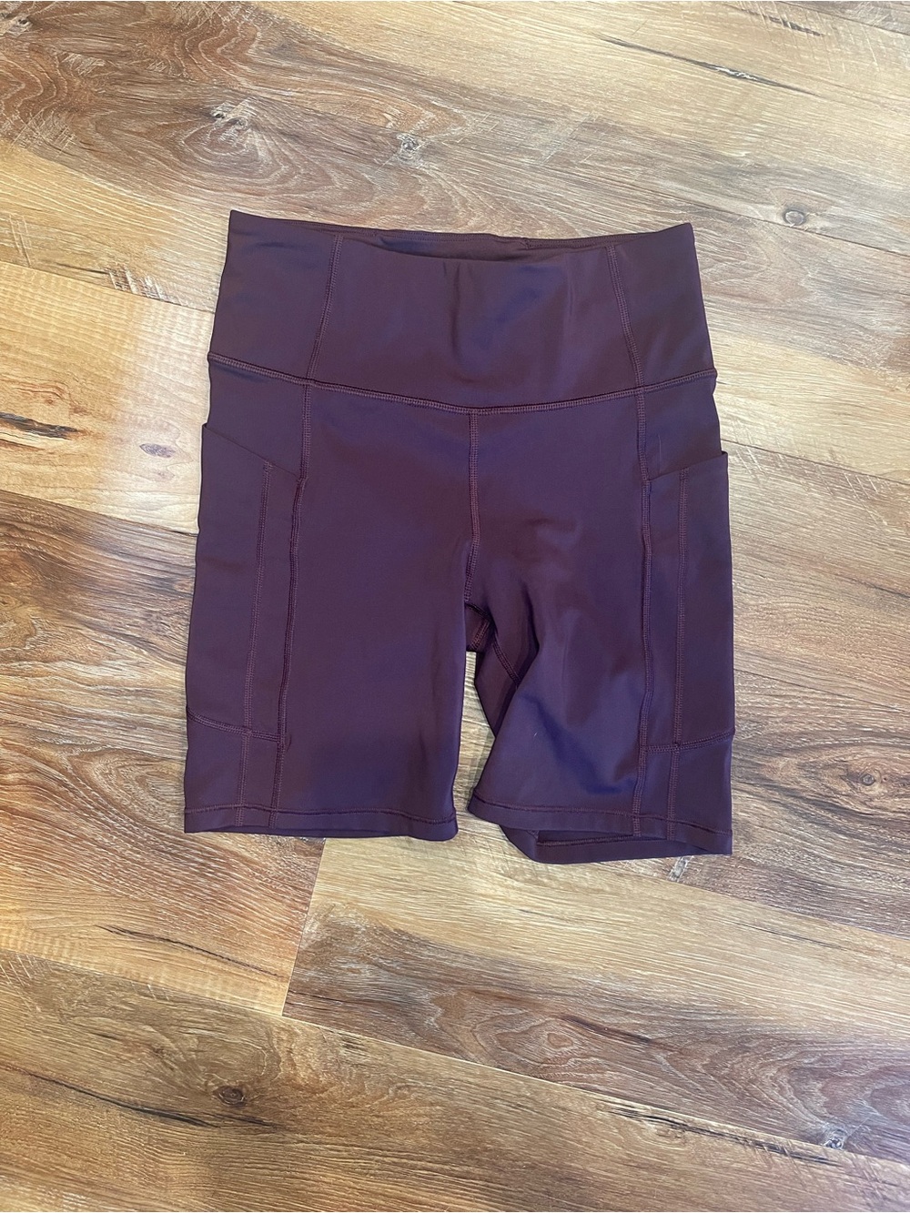 Athleta Ultimate Stash Short 7" Small